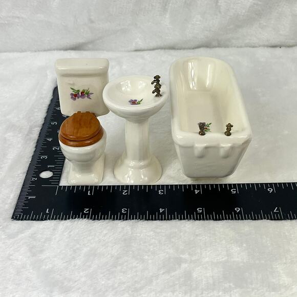 Miniature Porcelain Dollhouse Bathroom Set Sink Toilet Tub Floral 1:12 Scale - Picture 12 of 13
